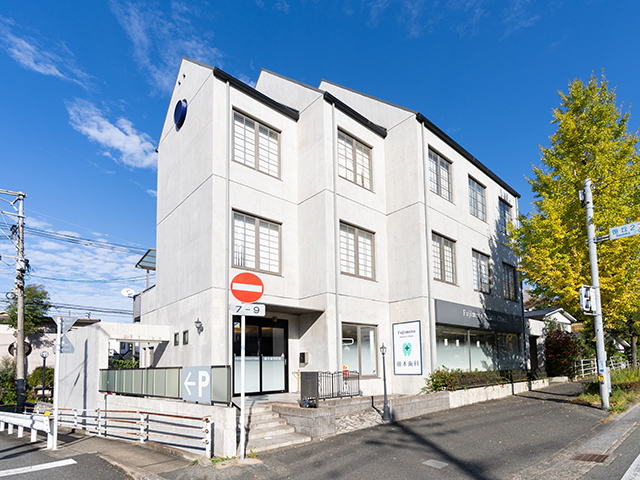 藤本歯科医院 徒歩2分