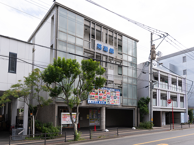 英進館 徒歩 10分